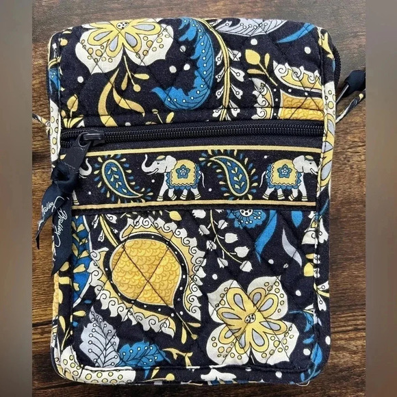 RETIRED Vera Bradley | Ellie Blue pattern crossbody handbag. - Picture 2 of 15